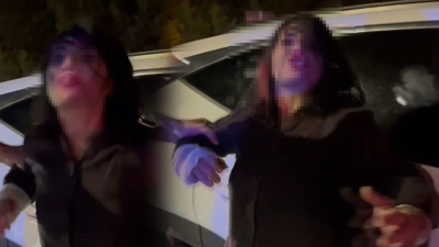'Sanatçıyım' deyip gazetecilere tükürdü! Ters yönden giren sürücü polise de direndi