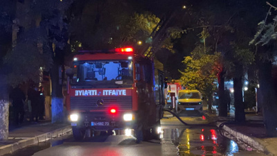 Bakırköy’de kentsel dönüşüm için boşaltılan binanın çatısında yangın