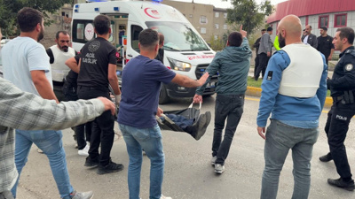 Boşanma kavgasında silahlar konuştu, balkonlardan ateş açtılar: 1’i polis 12 yaralı