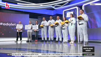 Halk TV canlı yayınında eylem! 'Emeklilikte Adalet Arayanlar' seslerini böyle duyurdu
