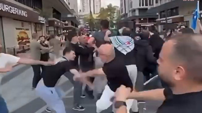 Rize’de 25 haftadır süren Filistin eyleminde kavga çıktı: "Zorla araca bindirmeye çalıştılar"