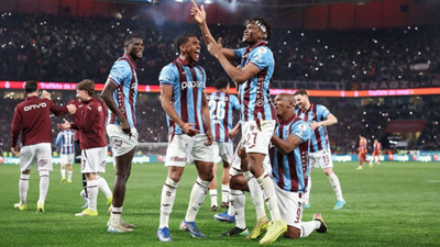 Süper Lig'de tarihi sözleşme: Trabzonspor'da beklenen opsiyon devreye girdi!