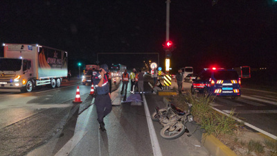 Otomobille motosiklet birbirine girdi: 1 ölü 1 yaralı