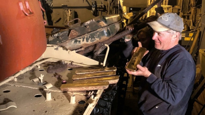 İkinci el tank satın aldı: Deposundan külçe külçe altın çıktı