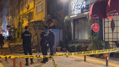 Bakırköy'de bina çöktü! Panik anları kamerada