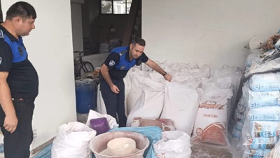 Satışa hazır halde bekletiliyormuş: Hem böceklenmiş hem tarihi geçmiş! Hepsine el konuldu
