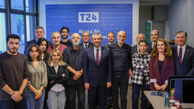 YENİ Parti Genel Başkanı Özgür Özel'den T24'e destek ziyareti