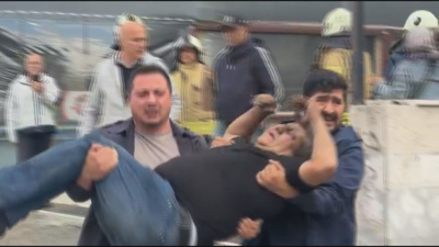 Kadıköy'de 8 katlı binada can pazarı! Alevlerin arasında mahsur kalanlar var