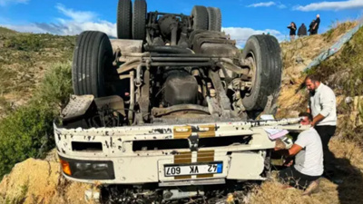 Şarampole devrilen TIR'da sıkışan sürücü hayatını kaybetti
