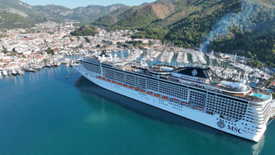 Marmaris’e 18 katlı dev yüzen şehir geldi: Binlerce turist ilçeye akın etti!