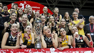 VakıfBank'ta 18 yılda 33 yılda kupa kazandı ayrılık açıklaması yaptı: Menajerime söyledim