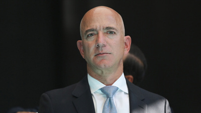 Bezos'un yanındaki koltuk 28 milyon dolara satıldı