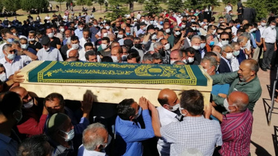 Konya'da katledilen 7 kişilik aile son yolculuğuna uğurlandı