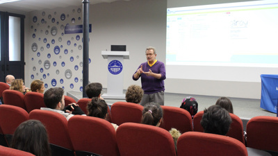Liseliler iş hayatındaki bir problemi bilgisayar laboratuvarında çözdü