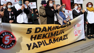 Taksim'de hekimlerden 'süre' protestosu: 5 dakikada hekimlik yapılamaz