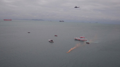 11 bot, 1 helikopter, 3 uçak! İstanbul Boğazı'nda hareketli dakikalar...