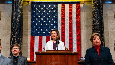 'Krizlerin kadını' Pelosi çekildiğini duyurdu