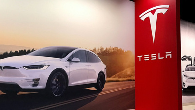 Tesla'dan 363 bine yakın araca güncelleme