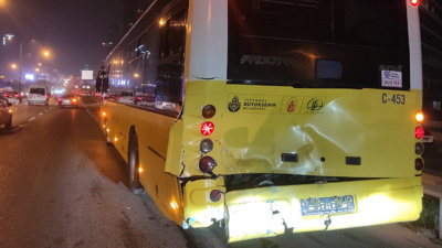Maltepe'de minibüs otobüse çarptı: 7 yaralı
