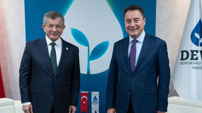 Davutoğlu'nun liderler turu: Babacan'ı ziyaret etti