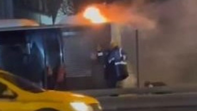 Bakırköy'de metrobüs yangını