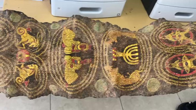 Karaman'da ele geçirildi, 4 metre uzunluğunda... İbranice yazılı piton derisi...