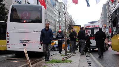 İETT otobüsleri ve taksiye çarptı, ortalık savaş alanına döndü! İstanbul'un göbeğinde yol kapandı