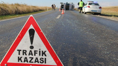 Kavşakta Çarpışan Araçlar Kazanın Eşiğinden Döndü!