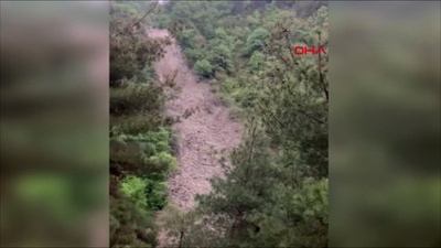 Amasya'da heyelan anı kamerada