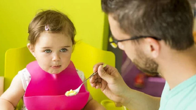 Psikologlar, çocukların neden yemek yemeye zorlanmaması gerektiğini açıklıyor