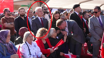 Çanakkale'de 100. Yıla Yakışmayan Görüntü! CHP'li Vekile Yer Ayırmadılar, Töreni Ayakta İzledi