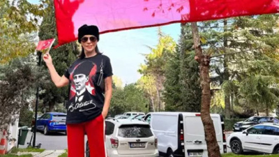 Nebahat Çehre 29 Ekim pozunu paylaştı! Gören Kızılcık Şerbeti'nin yıldızı sandı