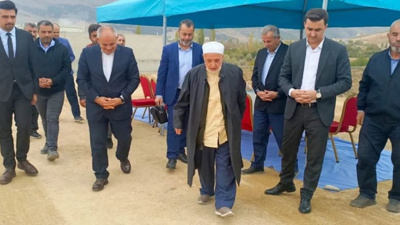 Kayseri'de Dikkat Çeken Görüntü! Şeyh Ziyaret Etti, Kaymakam ve Belediye Başkanı Hürmette Kusur Etmedi