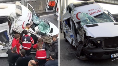 Hızla Gelen Ambulans İETT Otobüsü Ve Otomobile Çarptı!