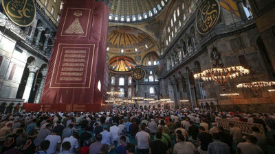 Kapısını Yemişlerdi: Ayasofya Şimdi De Çöküyor!