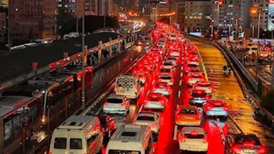 İstanbul Trafiği Yine Kilitlendi! Yoğunluk Yüzde 85'e Ulaştı