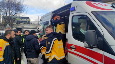 Virajı Alamayan İETT Alt Geçide Çarptı: Yaralılar Var!