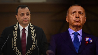 Anayasa Mahkemesi Başkanı, Erdoğan'ın Yüzüne 'AYM Kararlarına Uyulması Anayasal Bir Zorunluluk' Dedi