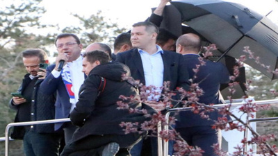 İmamoğlu'na Erzurum'da Şeker Değil Kaldırım Taşı Atıldı