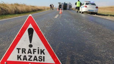 İETT Otobüsü Otomobille Kafa Kafaya Çarpıştı!