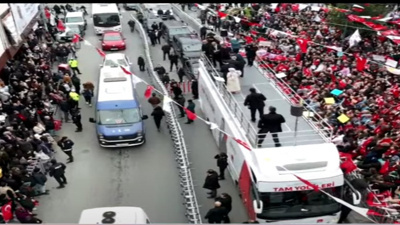 Ekrem İmamoğlu'nun Mitinginde AKP Otobüsü