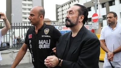 Adnan Oktar, Gece Yarısı Van Cezaevi’ne Nakledildi