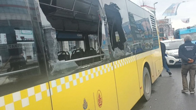 Esenyurt'ta İETT Otobüsüne Kamyonet Çarptı!