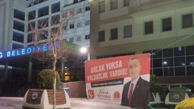 AKP'li Belediye, Yeniden Refah'ın Pankartlarını Söktü