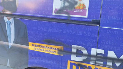 Bursa’da DEM Parti'nin Minibüsüne Sprey Boyalı Saldırı