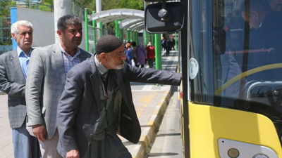 "Emekliye 'Uçak Biletinde İndirim Yapacağız' Diyorlar, Emekli Belediye Otobüsüne Bile Binemiyor"
