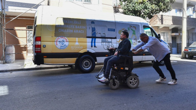 İzmir Büyükşehir Belediyesi'nden, Engelli Bireylerin Yaşamını Kolaylaştırmak İçin Yol Yardım Desteği