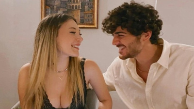Survivor Yiğit Poyraz'dan Yasmin Erbil'e Öpücüklü Poz!
