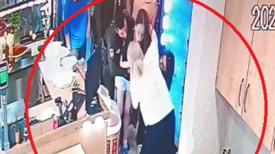 Soğukkanlı Bekçi, Heimlich Manevrasıyla Boğazına Çiğköfte Kaçan Çocuğu Kurtardı
