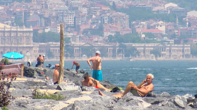 Sıcaktan Bunalan İstanbullular Deniz Sezonunu Açtı: "Bir Haftada Bronzlaştım, Simsiyah Oldum"